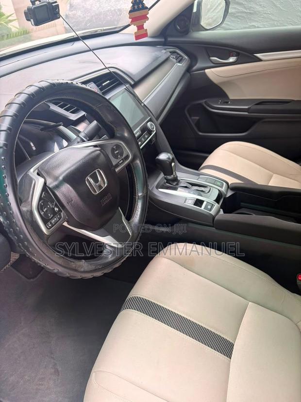 Honda Civic EX Hatchback 2019 White
