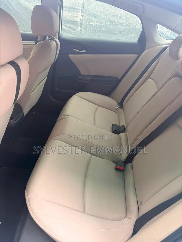 Honda Civic EX Hatchback 2019 White