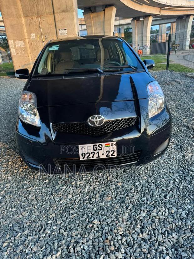 Toyota Vitz 2010 Black
