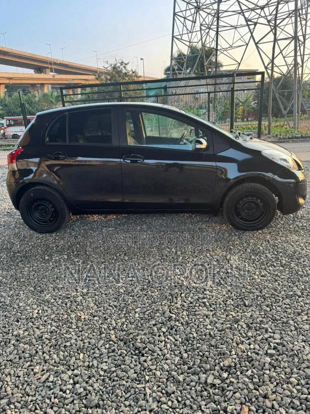 Toyota Vitz 2010 Black