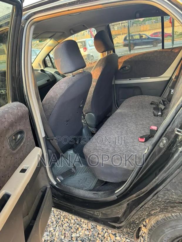 Toyota Vitz 2010 Black