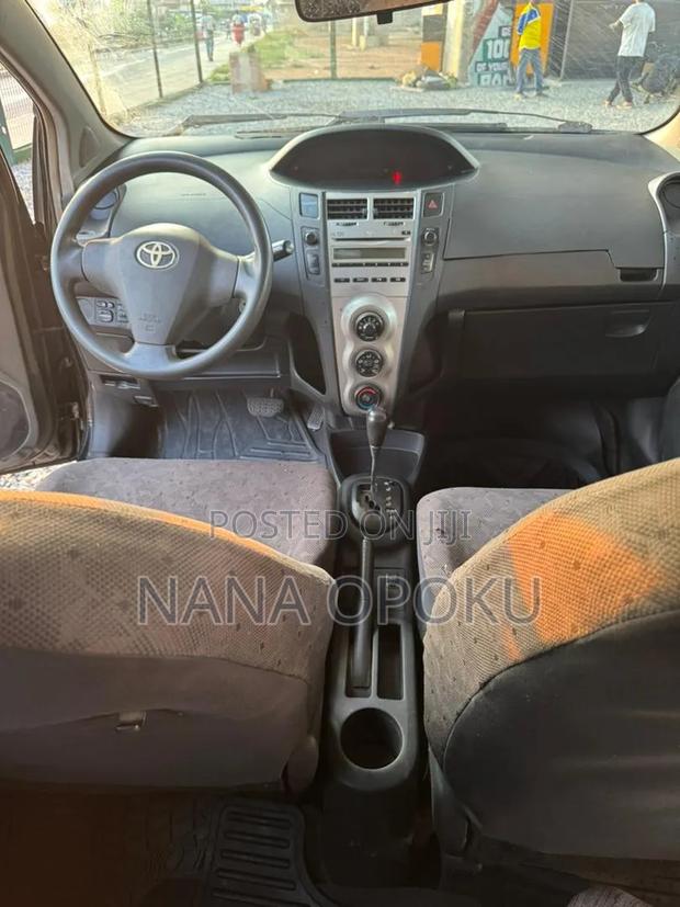 Toyota Vitz 2010 Black