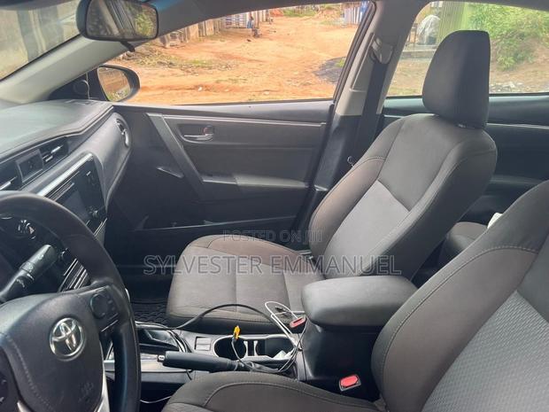 Toyota Corolla LE 4dr Sedan (1.8L 4cyl CVT) 2017 Blue