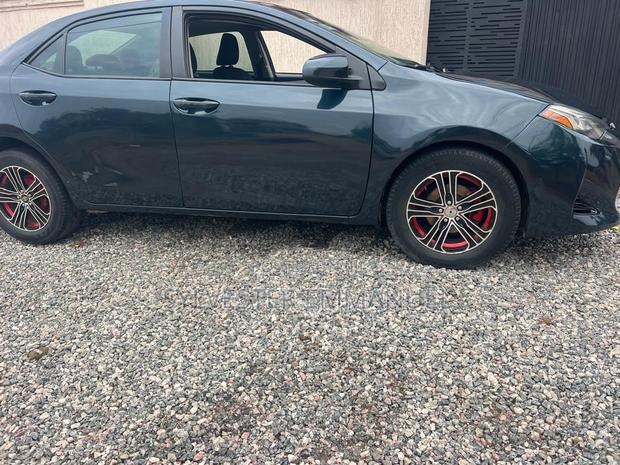 Toyota Corolla LE 4dr Sedan (1.8L 4cyl CVT) 2017 Blue