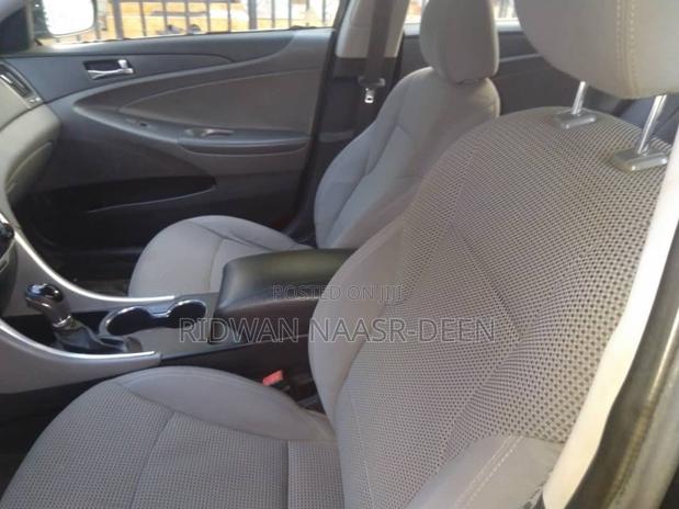 Hyundai Sonata SE 2.0T Sedan FWD (2.0L 4cyl 6A) 2011 Black