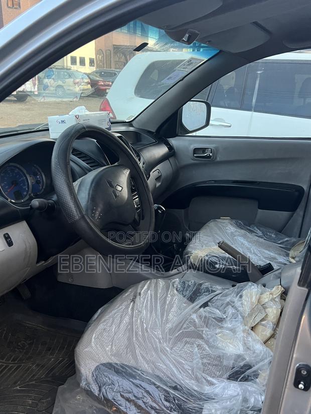 Mitsubishi L200 Double Cab 2.5 180hp 4WD 2009 Gray