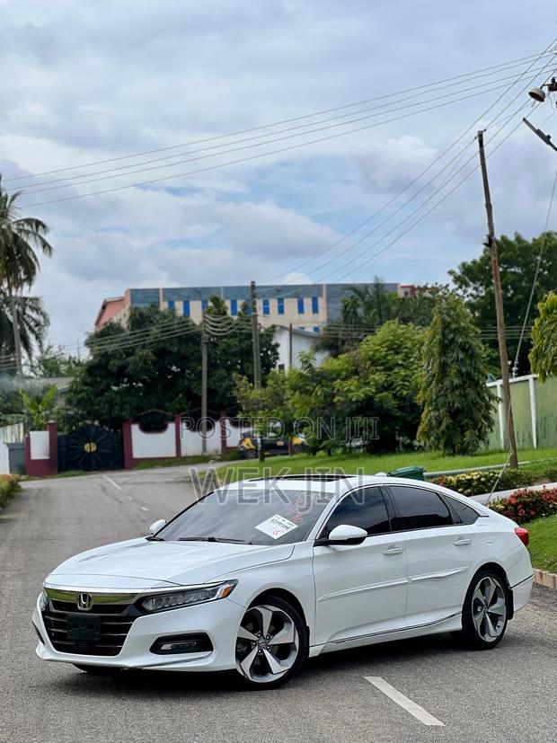 Honda Accord Touring 2018 Pearl