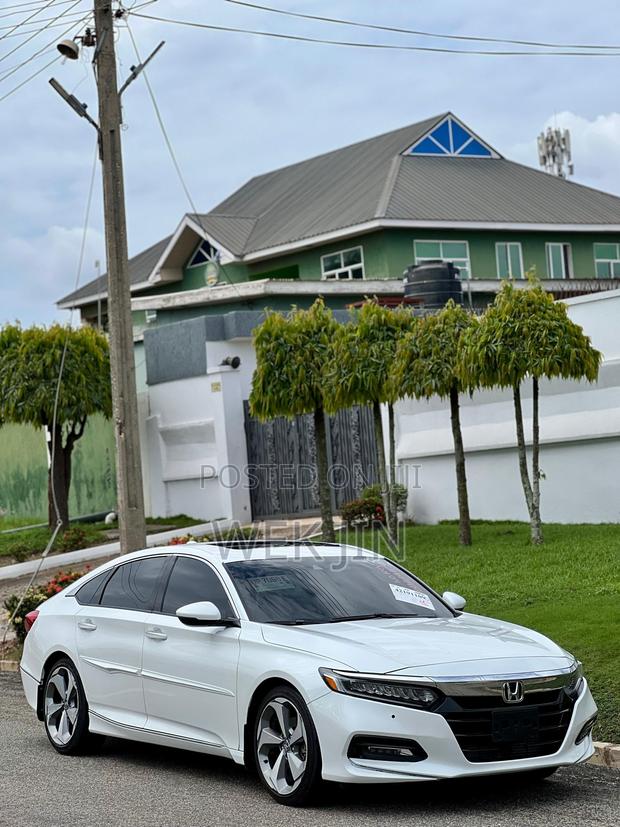 Honda Accord Touring 2018 Pearl