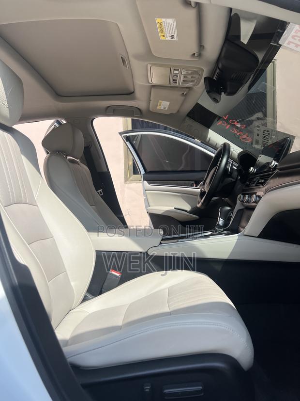 Honda Accord Touring 2018 Pearl