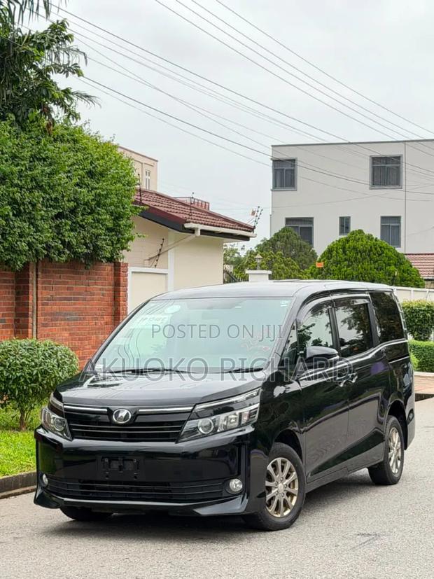 Toyota Voxy V 4WD 7-Seater 2015 Black