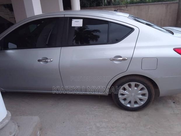 Nissan Versa 1.6 SV 2017 Silver