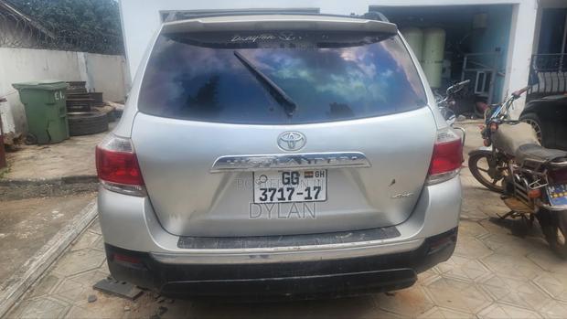 Toyota Highlander 3.5L 4WD 2013 Silver