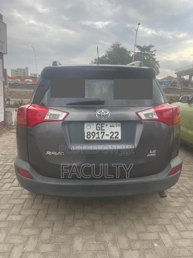 Toyota RAV4 LE 4dr SUV (2.5L 4cyl 6A) 2015 Gray