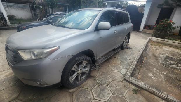 Toyota Highlander 3.5L 4WD 2013 Silver