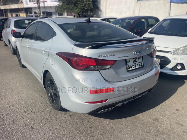Hyundai Elantra Limited 4dr Sedan (1.8L 4cyl 6A) 2015 Silver
