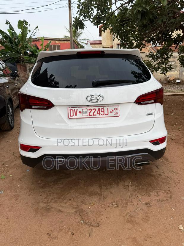 Hyundai Santa Fe 2017 White
