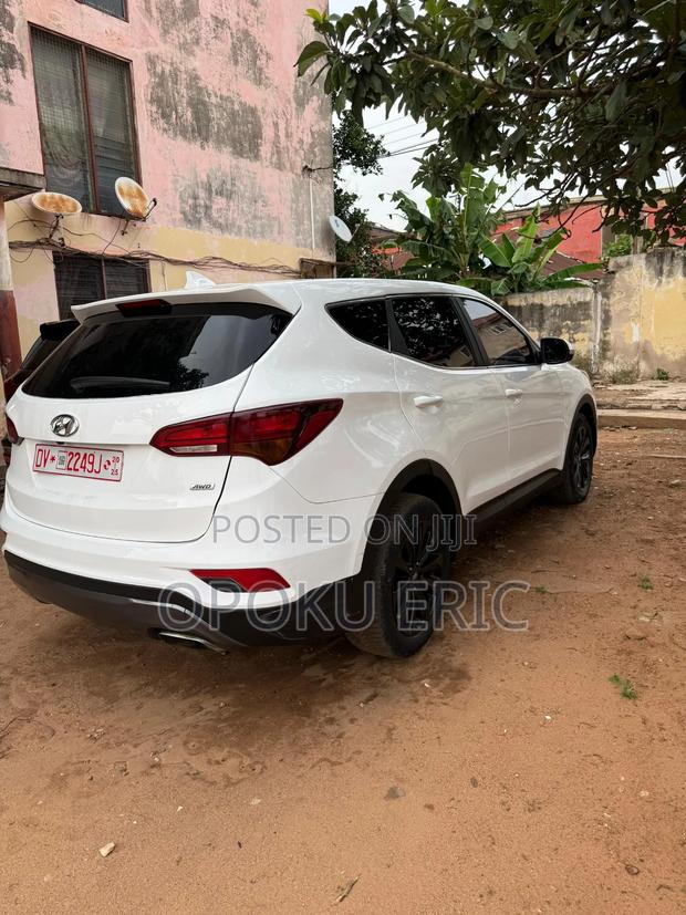 Hyundai Santa Fe 2017 White