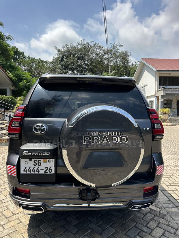 Toyota Land Cruiser Prado 2.7 i 2011 Gray
