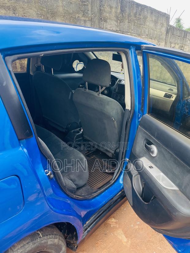 Nissan Tiida 2011 Blue