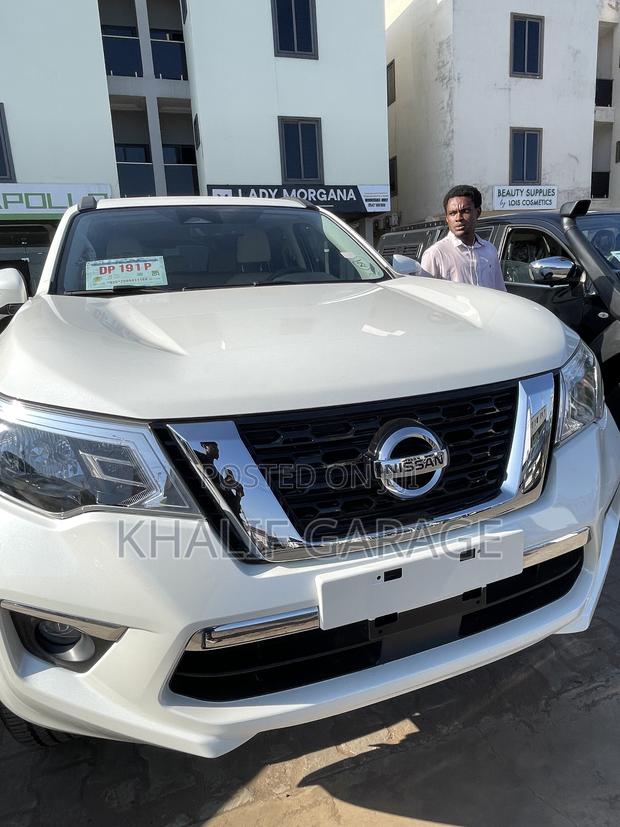 Nissan Pathfinder 2025 White