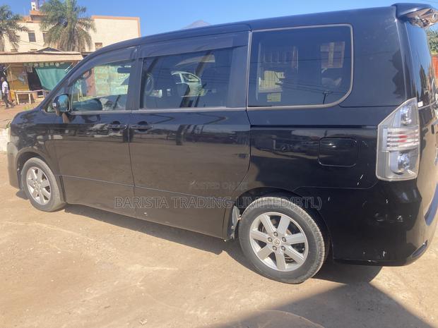 Toyota Voxy X 2WD 8-Seater 2009 Black