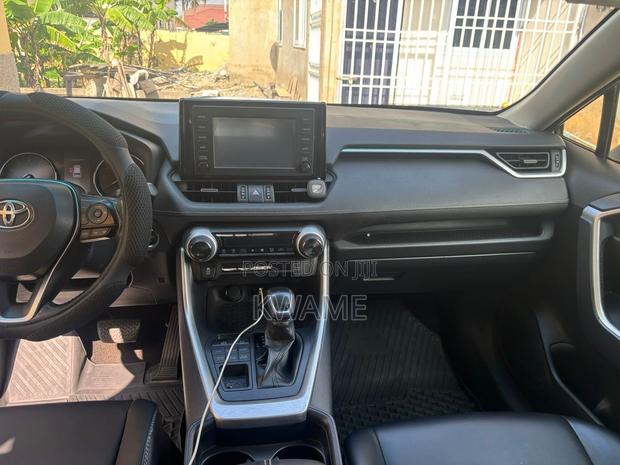 Toyota RAV4 XLE Premium AWD 2019 Gray