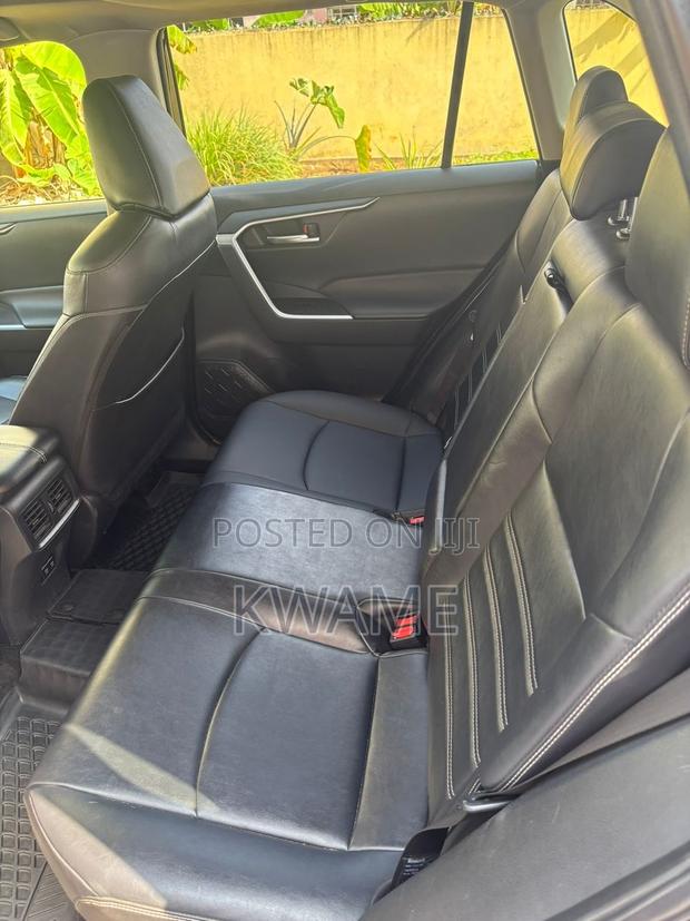 Toyota RAV4 XLE Premium AWD 2019 Gray