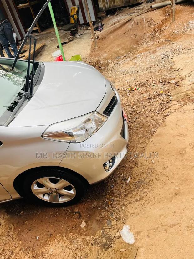 Toyota Vitz 2012 Silver
