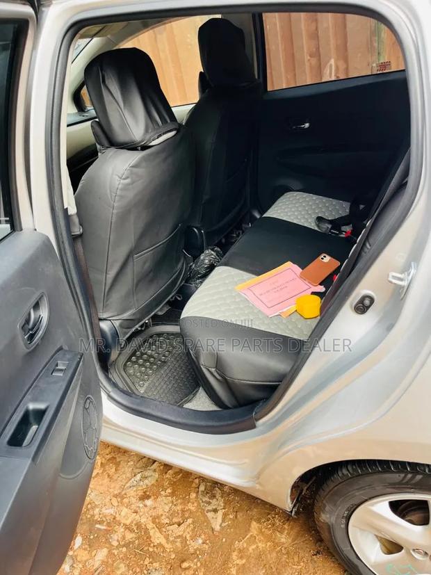 Toyota Vitz 2012 Silver