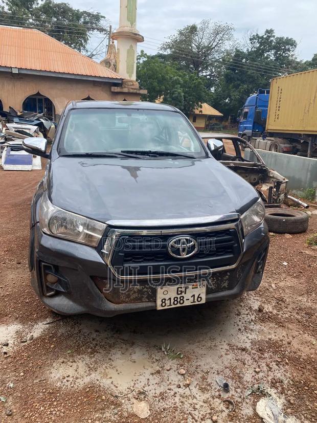 Toyota Hilux 2016 Black