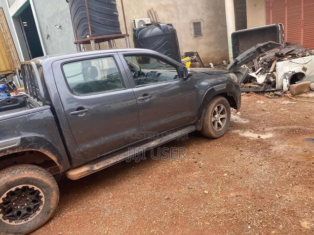 Toyota Hilux 2016 Black