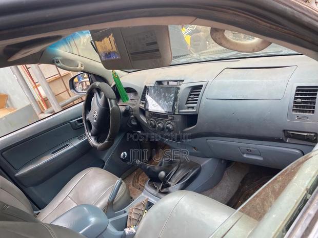 Toyota Hilux 2016 Black