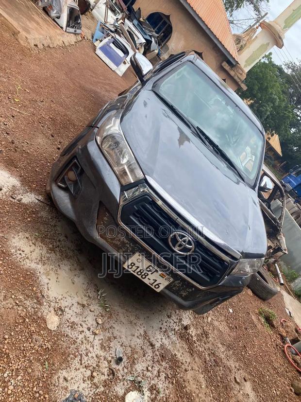 Toyota Hilux 2016 Black