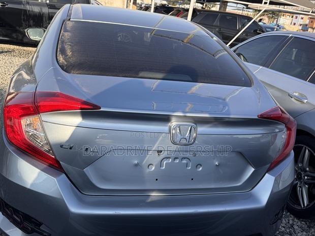 Honda Civic EX 4dr Hatchback (1.5L 4cyl) 2017 Silver