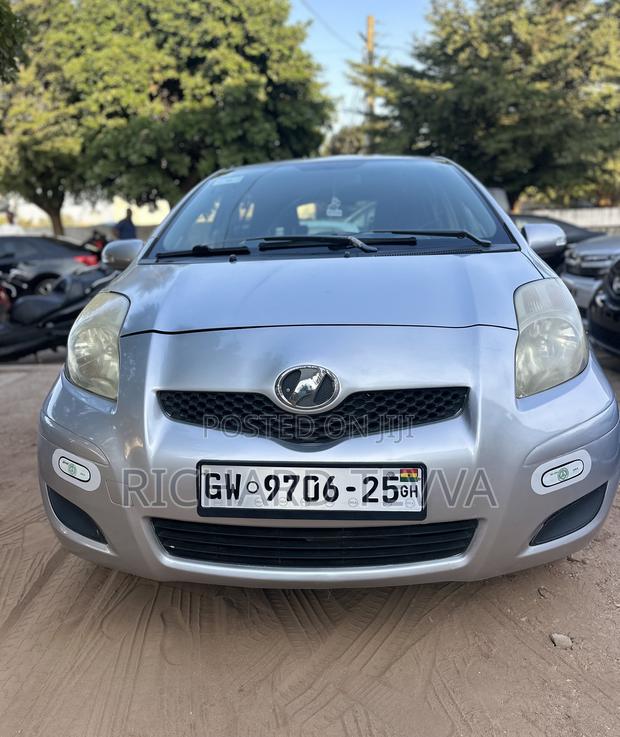 Toyota Vitz 1.3 AWD 5dr 2010 Silver