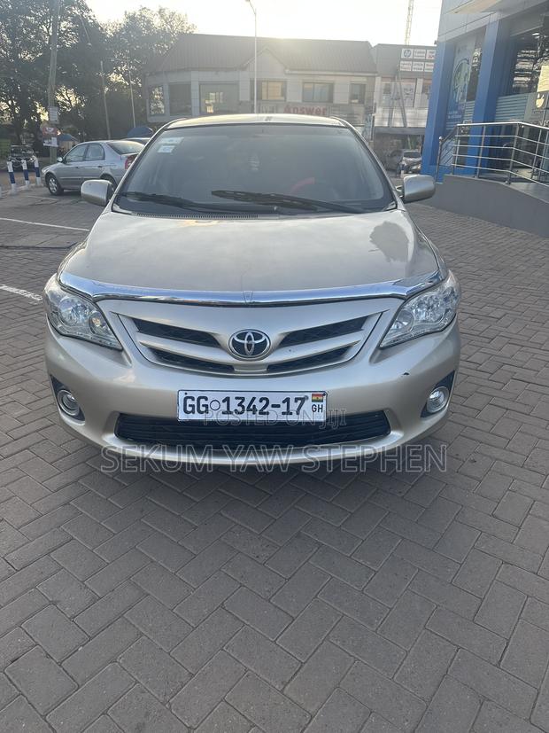 Toyota Corolla 2011 Gold