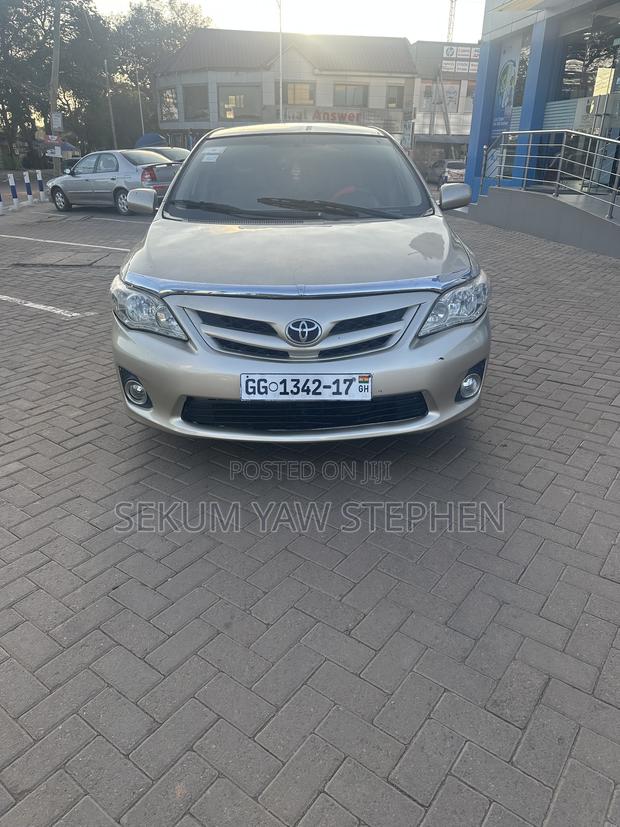 Toyota Corolla 2011 Gold