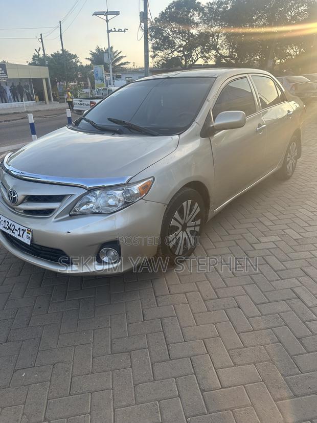 Toyota Corolla 2011 Gold