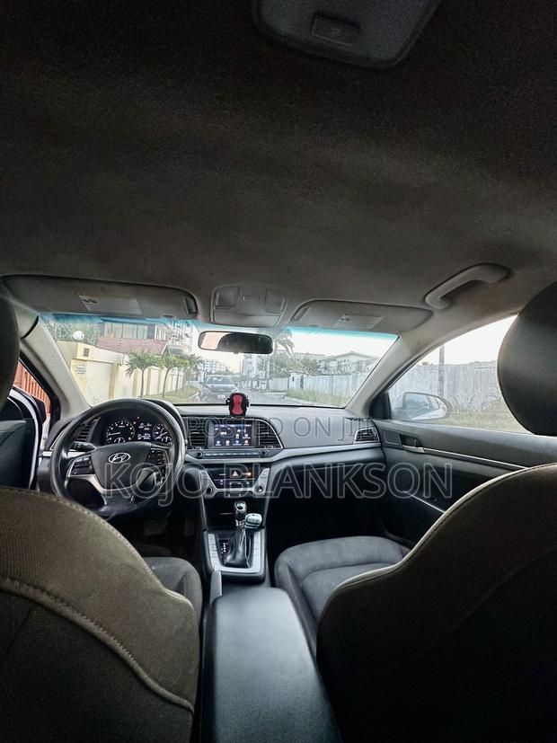 Hyundai Elantra SE 2018 White