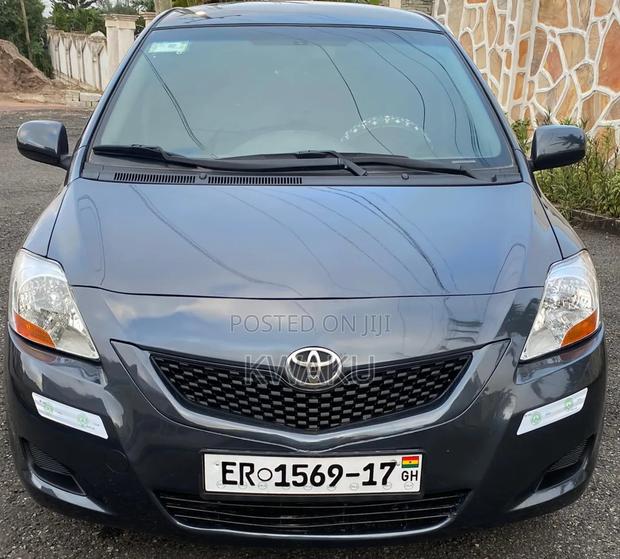 Toyota Yaris 2011 Gray