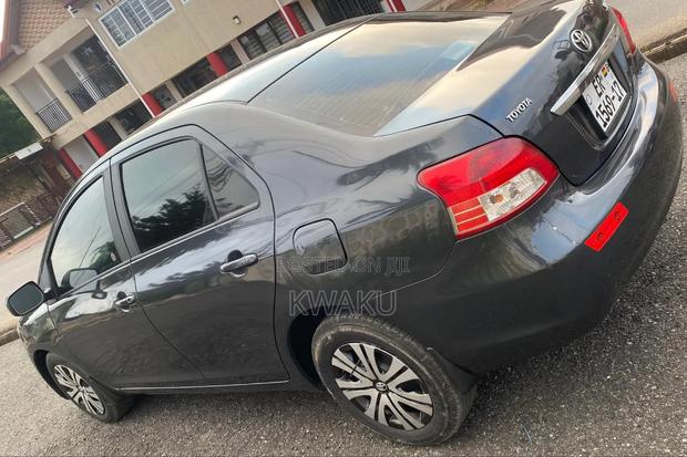 Toyota Yaris 2011 Gray