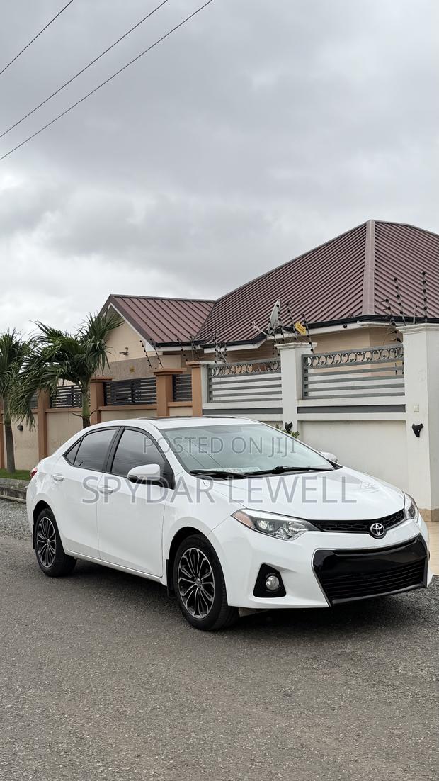 Toyota Corolla S 4dr Sedan (1.8L 4cyl CVT) 2016 White