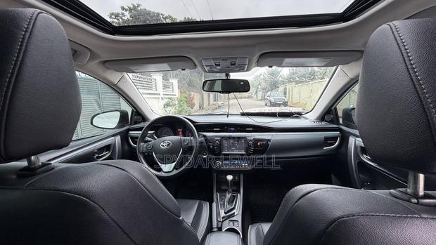 Toyota Corolla S 4dr Sedan (1.8L 4cyl CVT) 2016 White