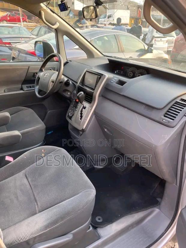 Toyota Voxy 2013 Silver