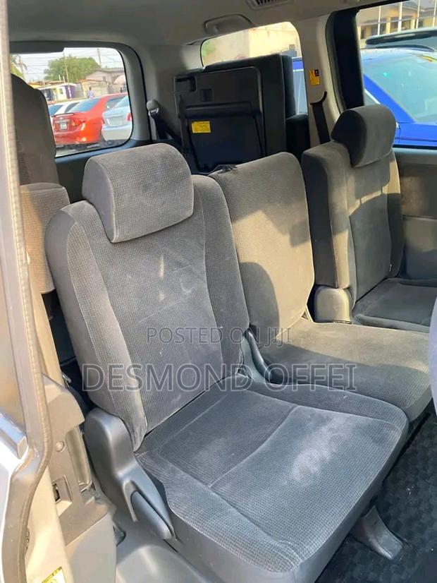 Toyota Voxy 2013 Silver