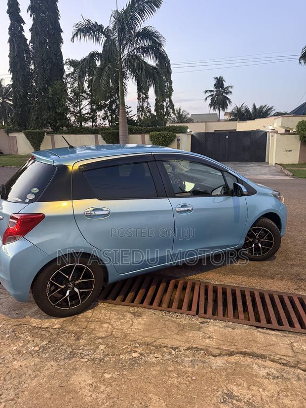 Toyota Vitz 1.3 FWD 5dr 2016 Blue