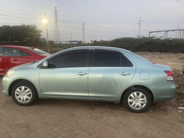 Toyota Belta 2012 Gray