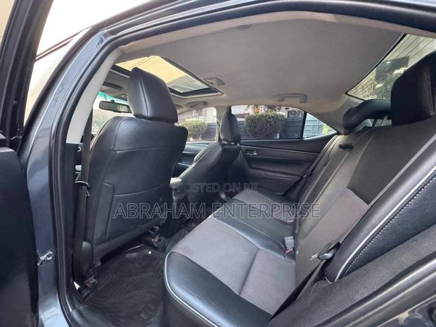 Toyota Corolla LE 4dr Sedan (1.8L 4cyl CVT) 2015 Black