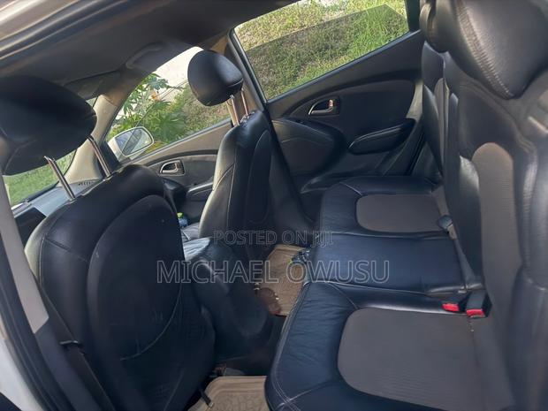 Hyundai Tucson 2011 White