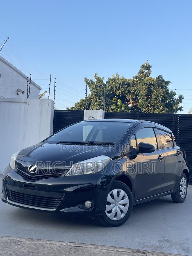 Toyota Vitz 1.3 AWD 5dr 2013 Black